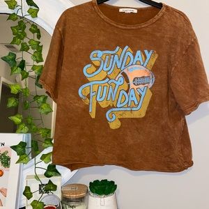 Cropped graphic tee. Size Large.